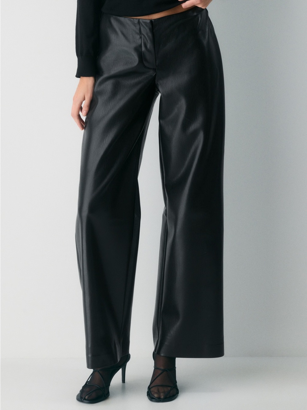 Wilfred Aritzia Womens Zodiac Pant UnReal Leather Black Size 6 Wide Leg